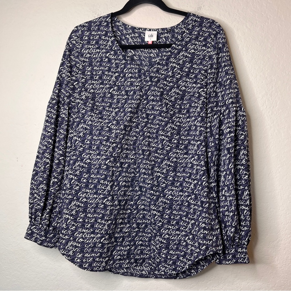 Cabi Te Amo Love‎ Letters V-Neck Blouse Small Navy Blue White Script